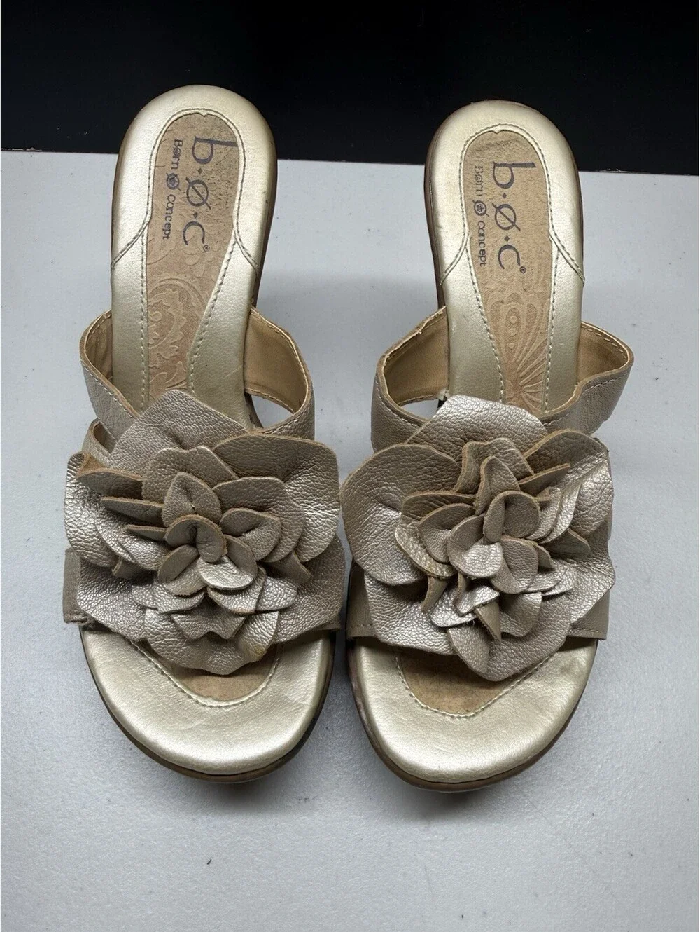 BOC Born Concept Womens 7M Sandals Heels Slipon Gold Leather Flower New no Box